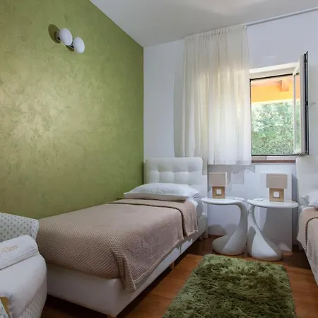 Villa Diora Karojba
